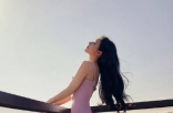 赵露思最新活动造型大片释出 穿粉色吊带裙秀身材比例