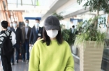 谁说显黑的？春日时髦精碧昂丝就把柠檬网球色穿身上了